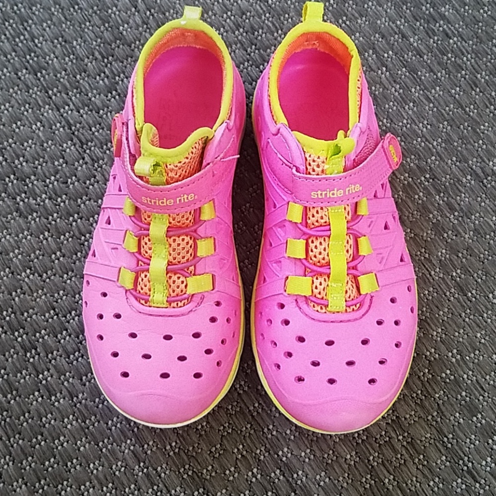 Stride rite made 2 play water shoes